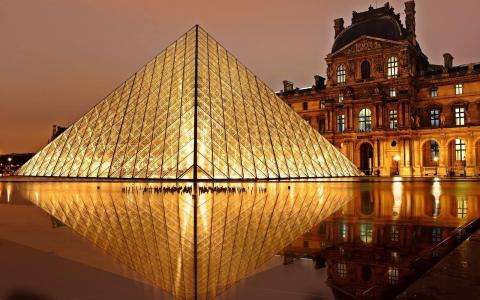 A Virtual Tour at the Louvre Paris : Here's what it looks like