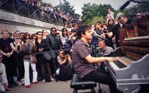 Street Pianos Liven Up the City of Paris During the Summer