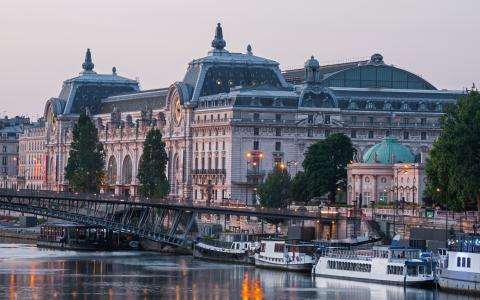 Why Choose Paris's 7th Arrondissement for a Summer Stay? Discover the Advantages of Hôtel de la Motte Picquet