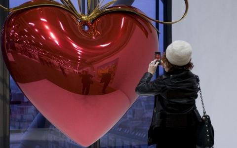 Jeff Koons paid tribute at The Centre Pompidou