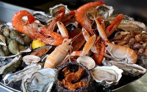 A Seafood Restaurant and Oyster Bar Offers Tantalizing Dishes