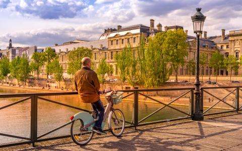 Paris à Vélo : Explorez Paris depuis l'Hôtel Motte Picquet