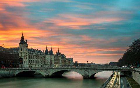 How to Enjoy a Romantic Valentine's Day in Paris